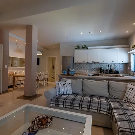 The Mansion - Mediterranean Villa